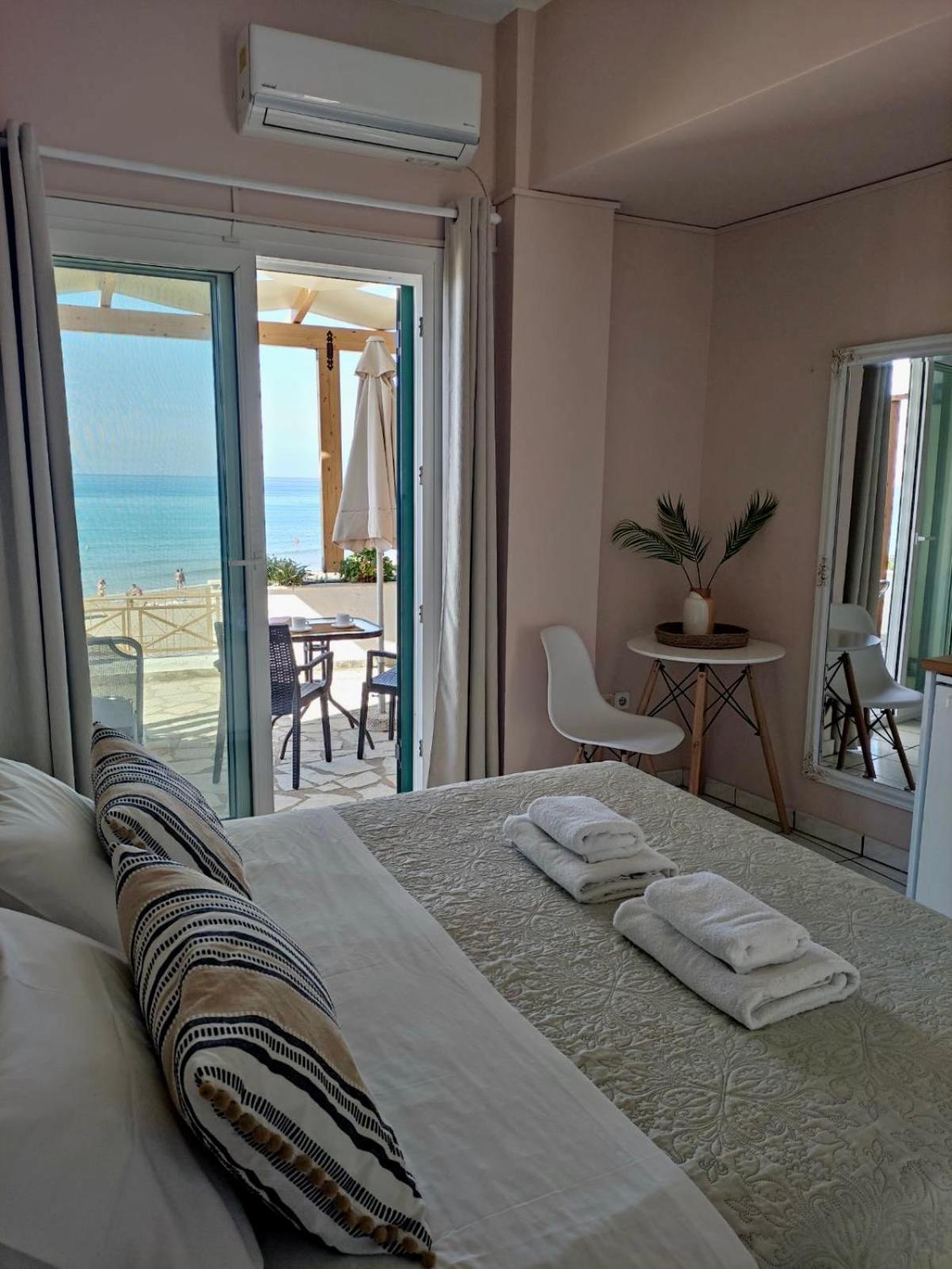 Nereides Apartments Agios Gordios  Extérieur photo