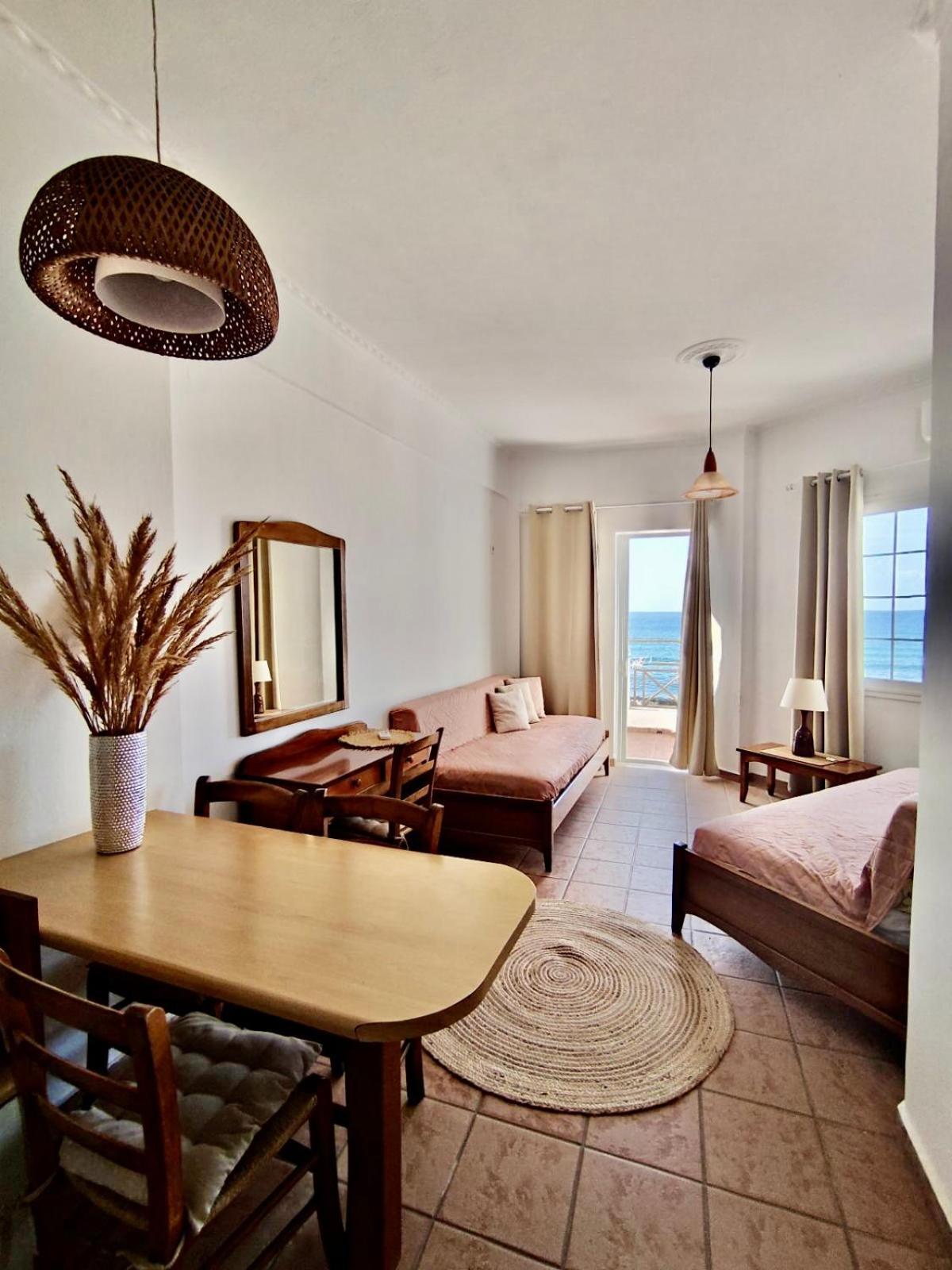 Nereides Apartments Agios Gordios  Extérieur photo