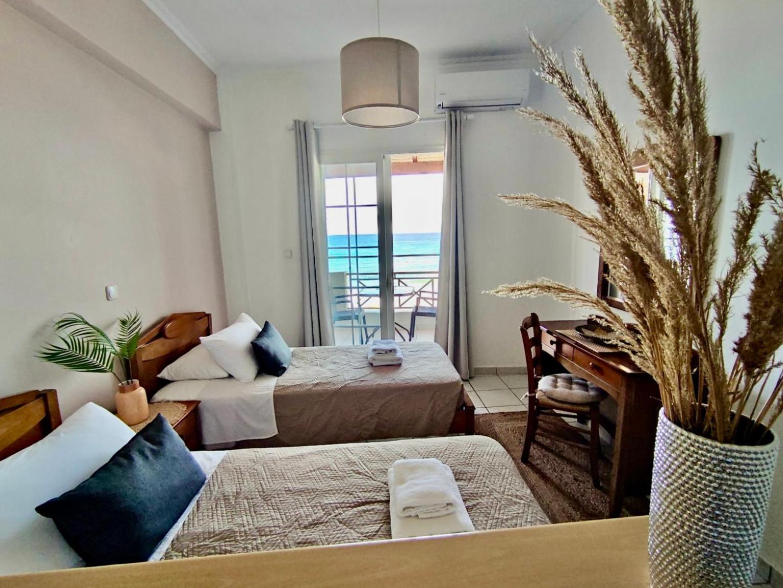 Nereides Apartments Agios Gordios  Extérieur photo