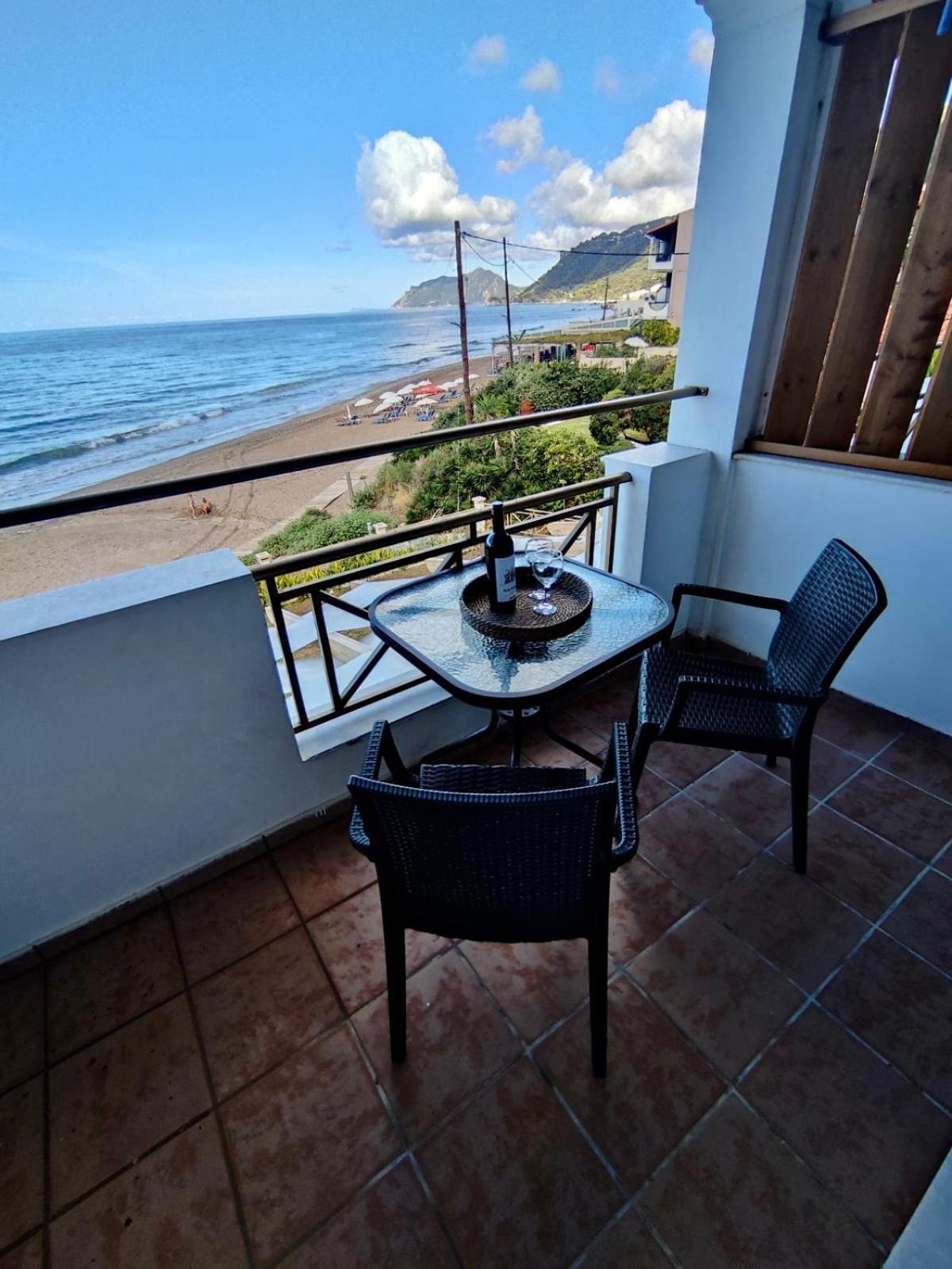 Nereides Apartments Agios Gordios  Extérieur photo
