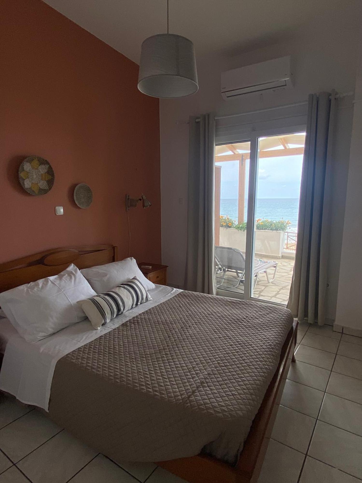 Nereides Apartments Agios Gordios  Extérieur photo
