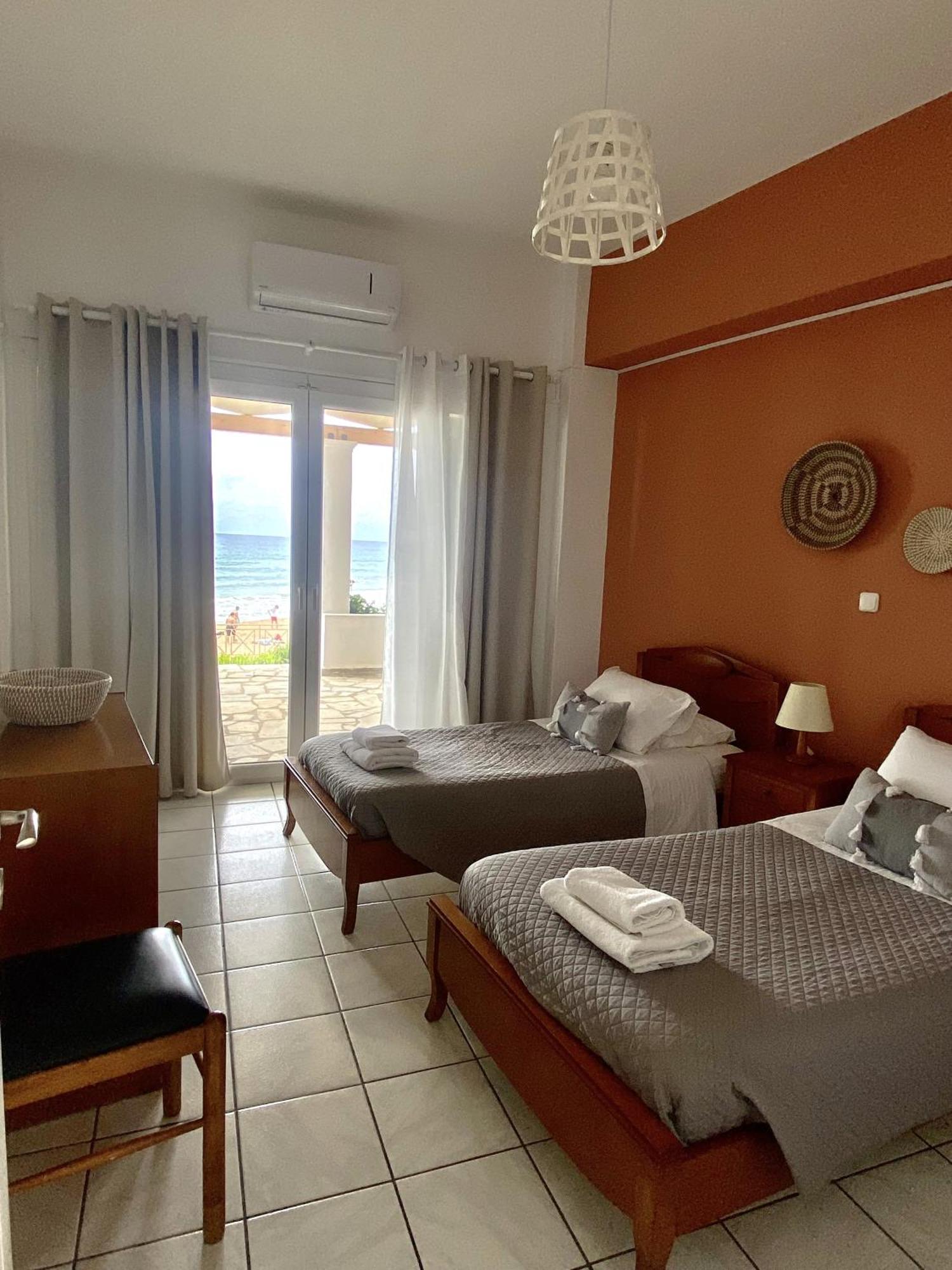 Nereides Apartments Agios Gordios  Extérieur photo